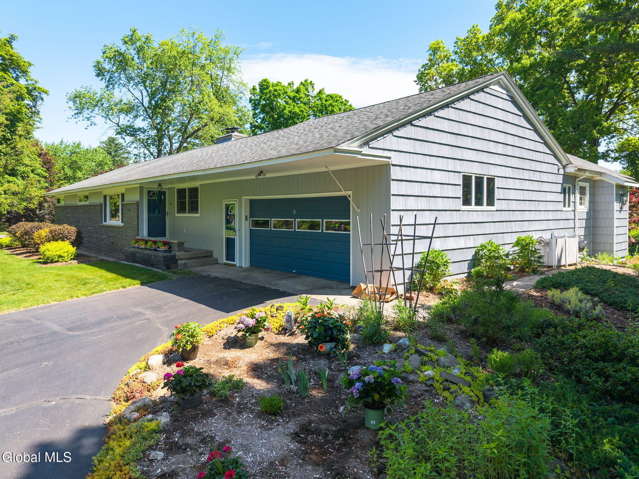 6 W Hite Court Schenectady NY 12303