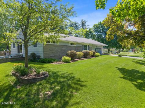 6 W Hite Court Schenectady NY 12303