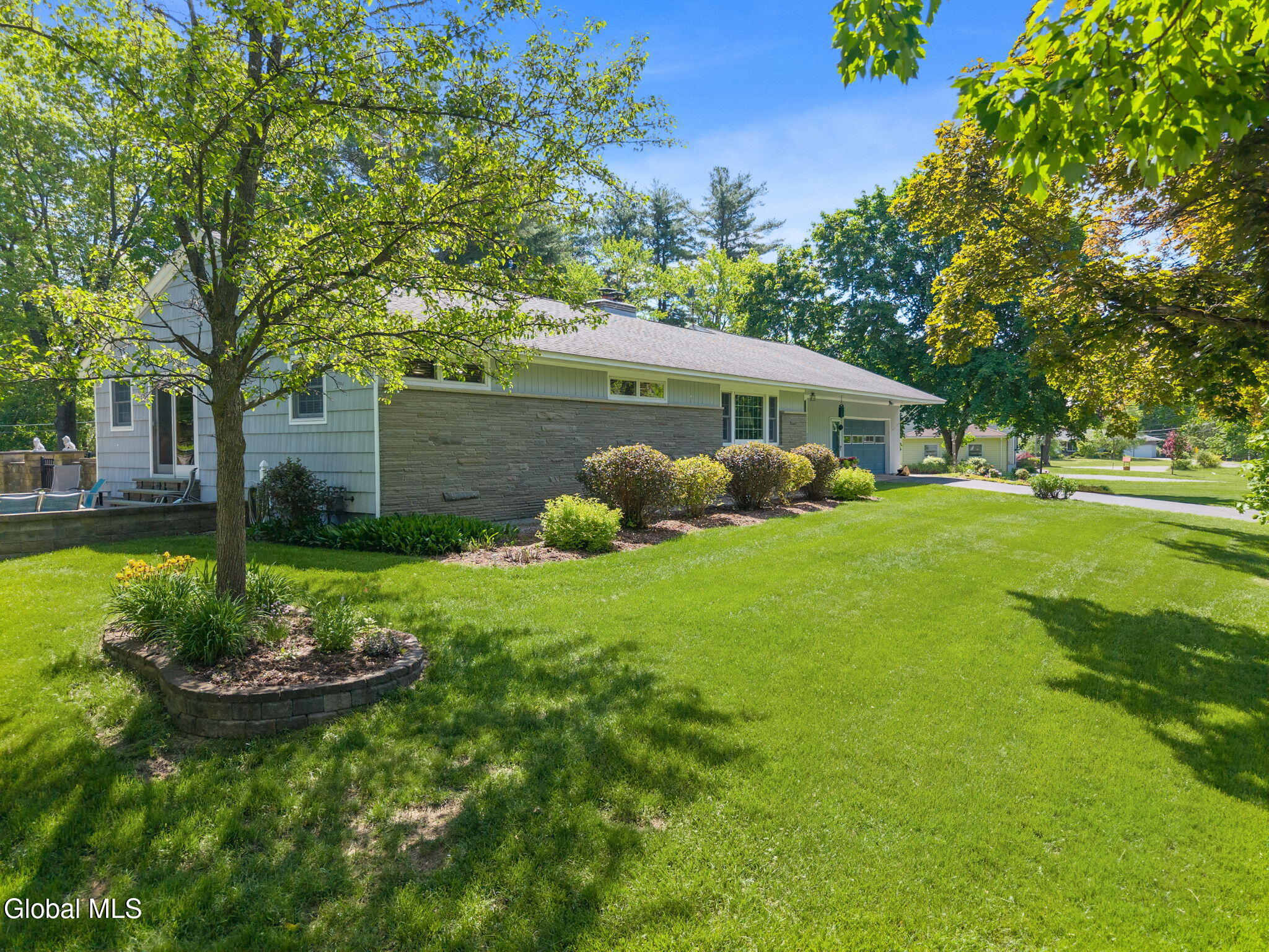 6 W Hite Court Schenectady NY 12303