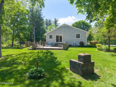 6 W Hite Court Schenectady NY 12303