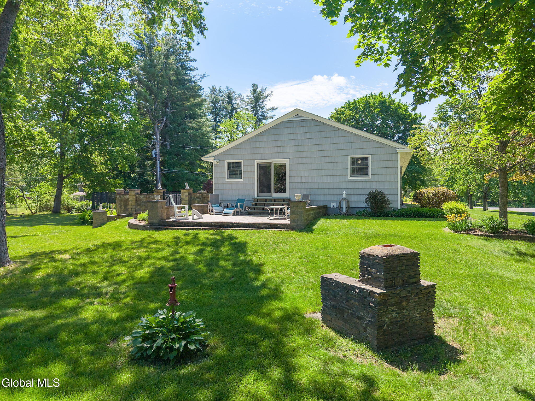 6 W Hite Court Schenectady NY 12303