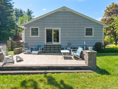 6 W Hite Court Schenectady NY 12303