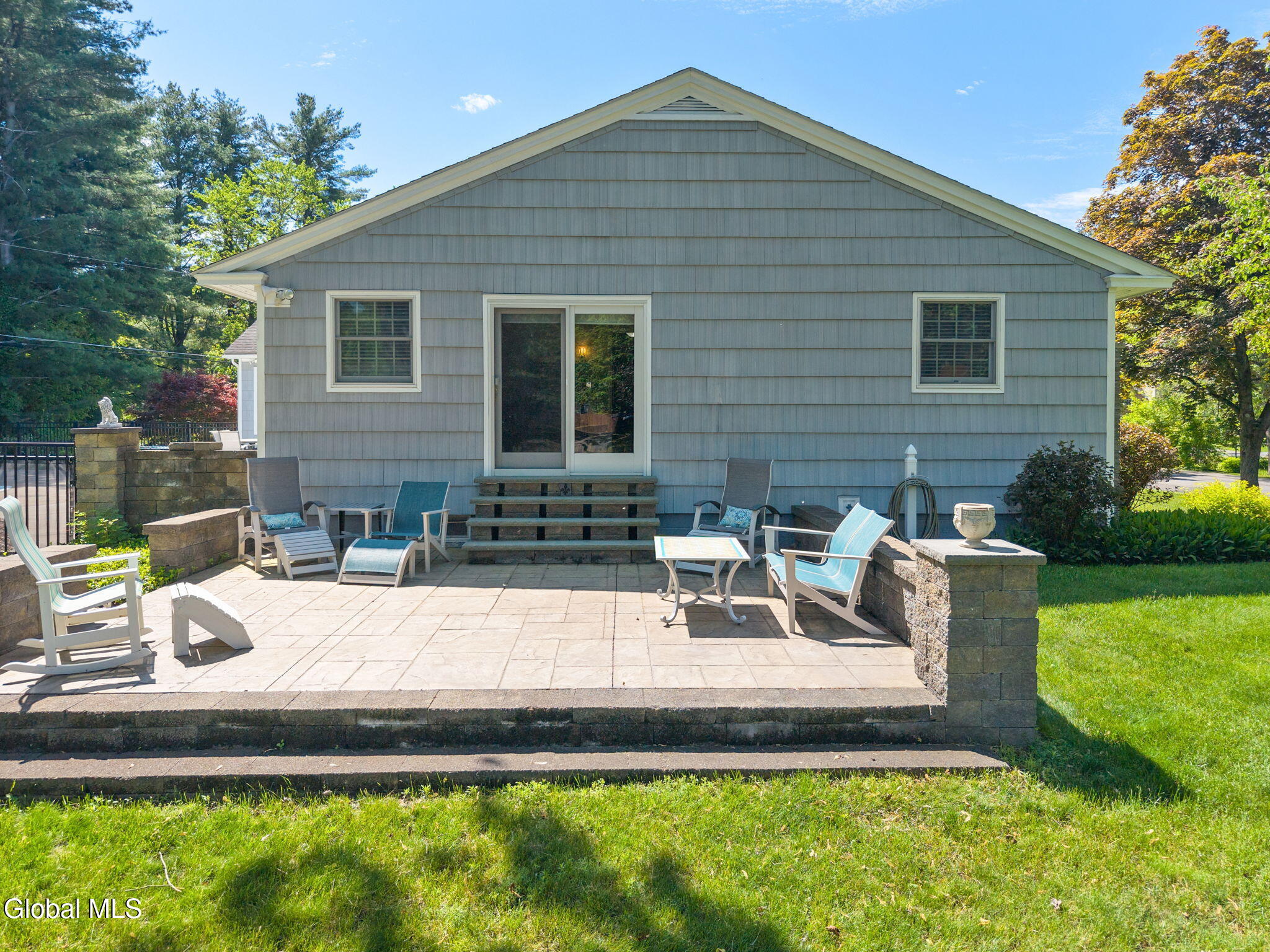 6 W Hite Court Schenectady NY 12303