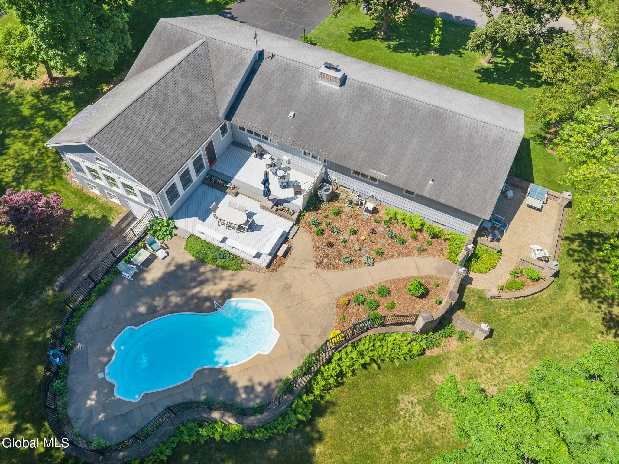 6 W Hite Court Schenectady NY 12303