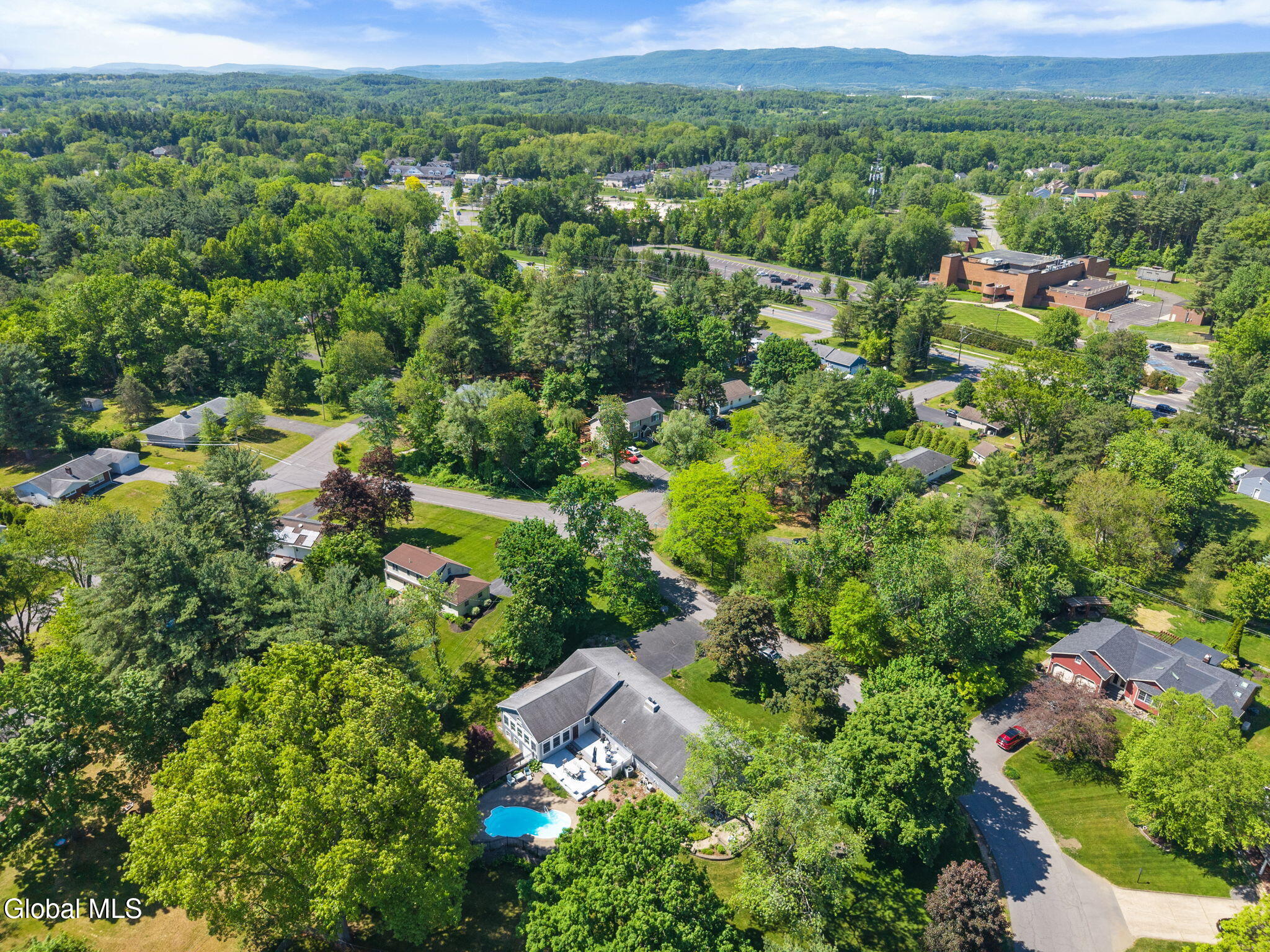 6 W Hite Court Schenectady NY 12303