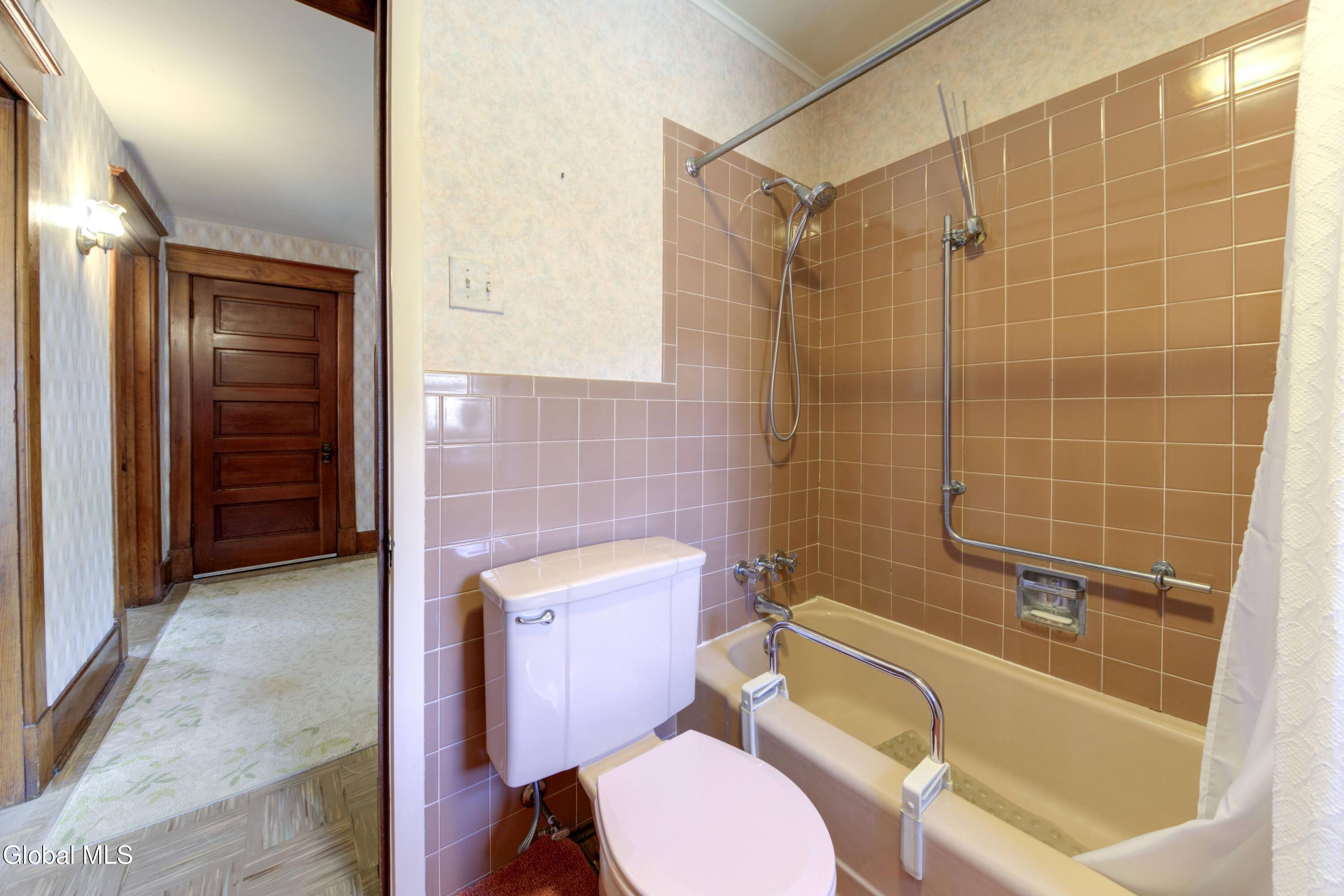 25 Maple Avenue Gloversville NY 12078