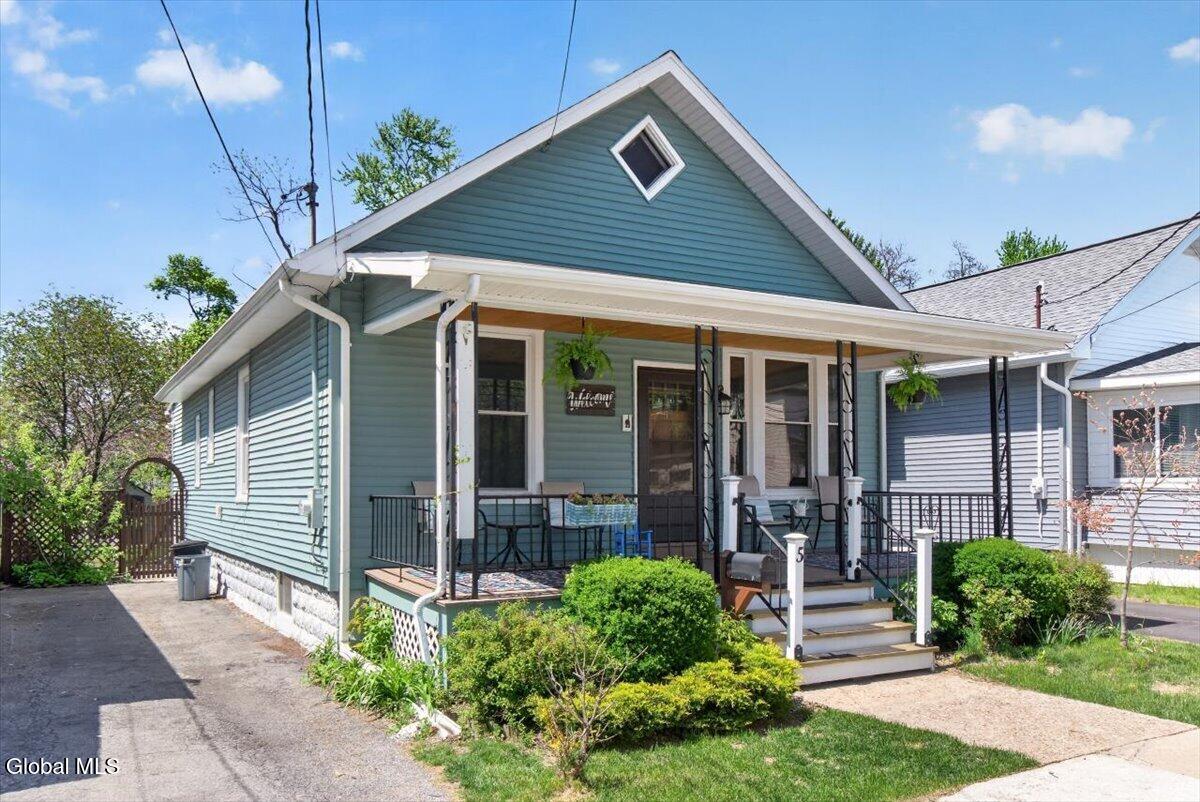 5 Cromer Avenue Schenectady NY 12304
