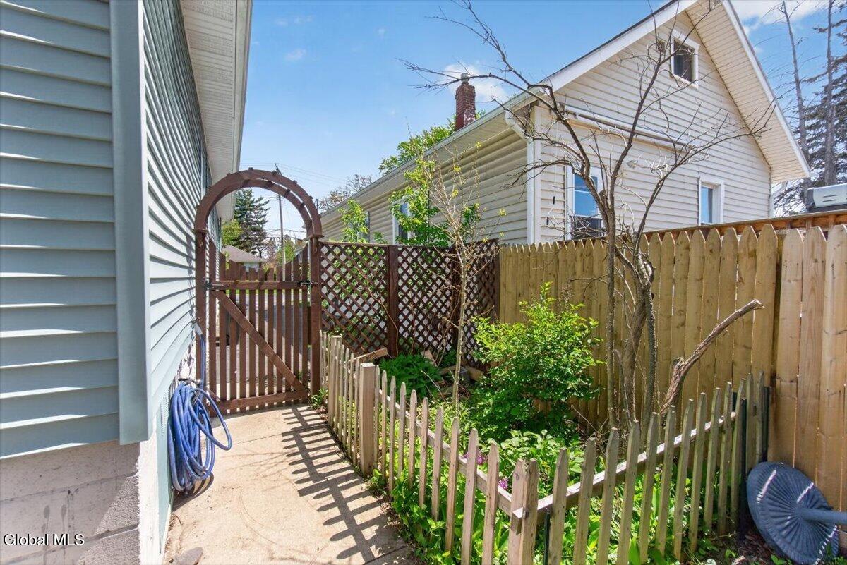 5 Cromer Avenue Schenectady NY 12304
