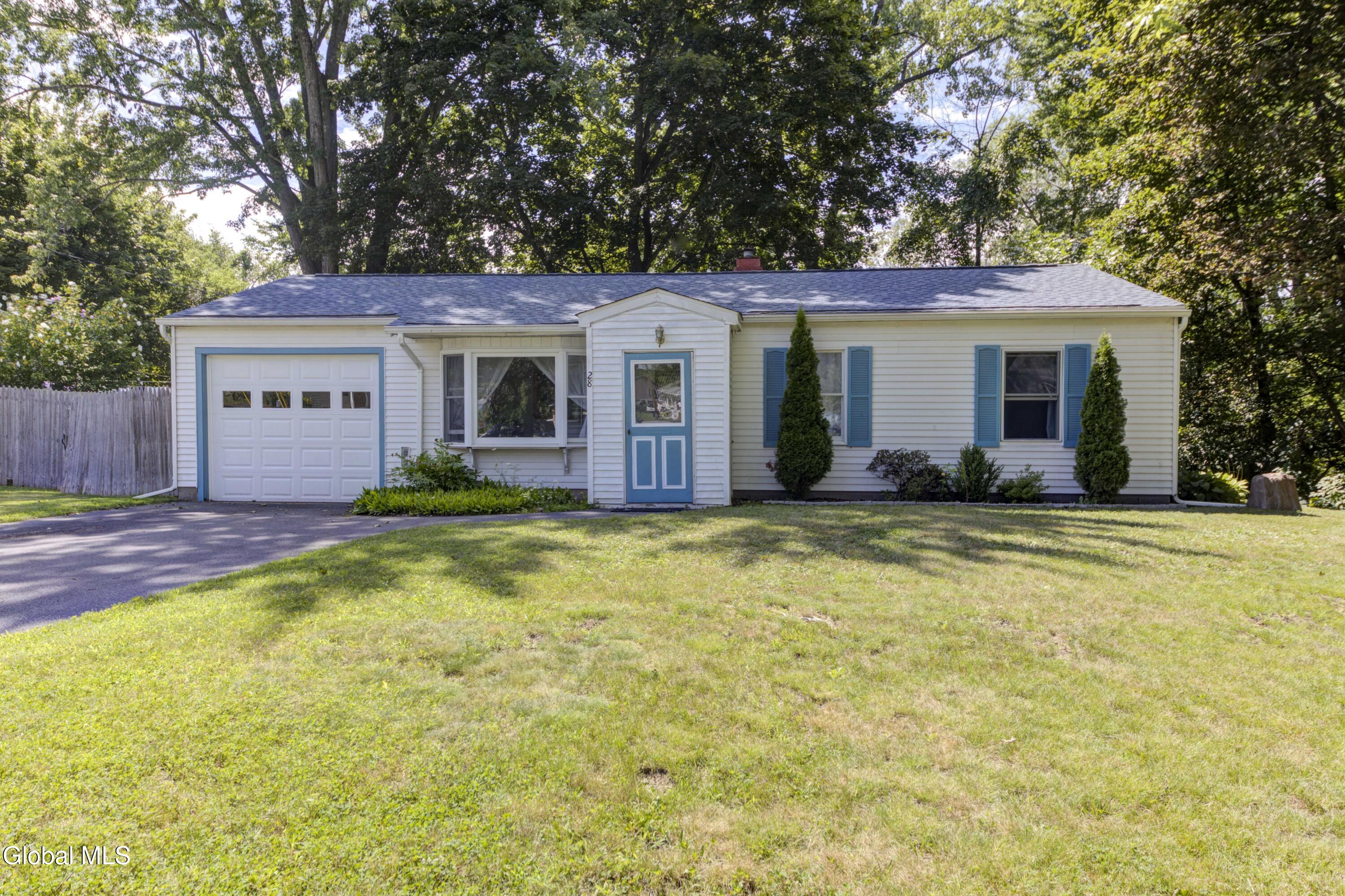28 Amelia Drive Schenectady NY 12309