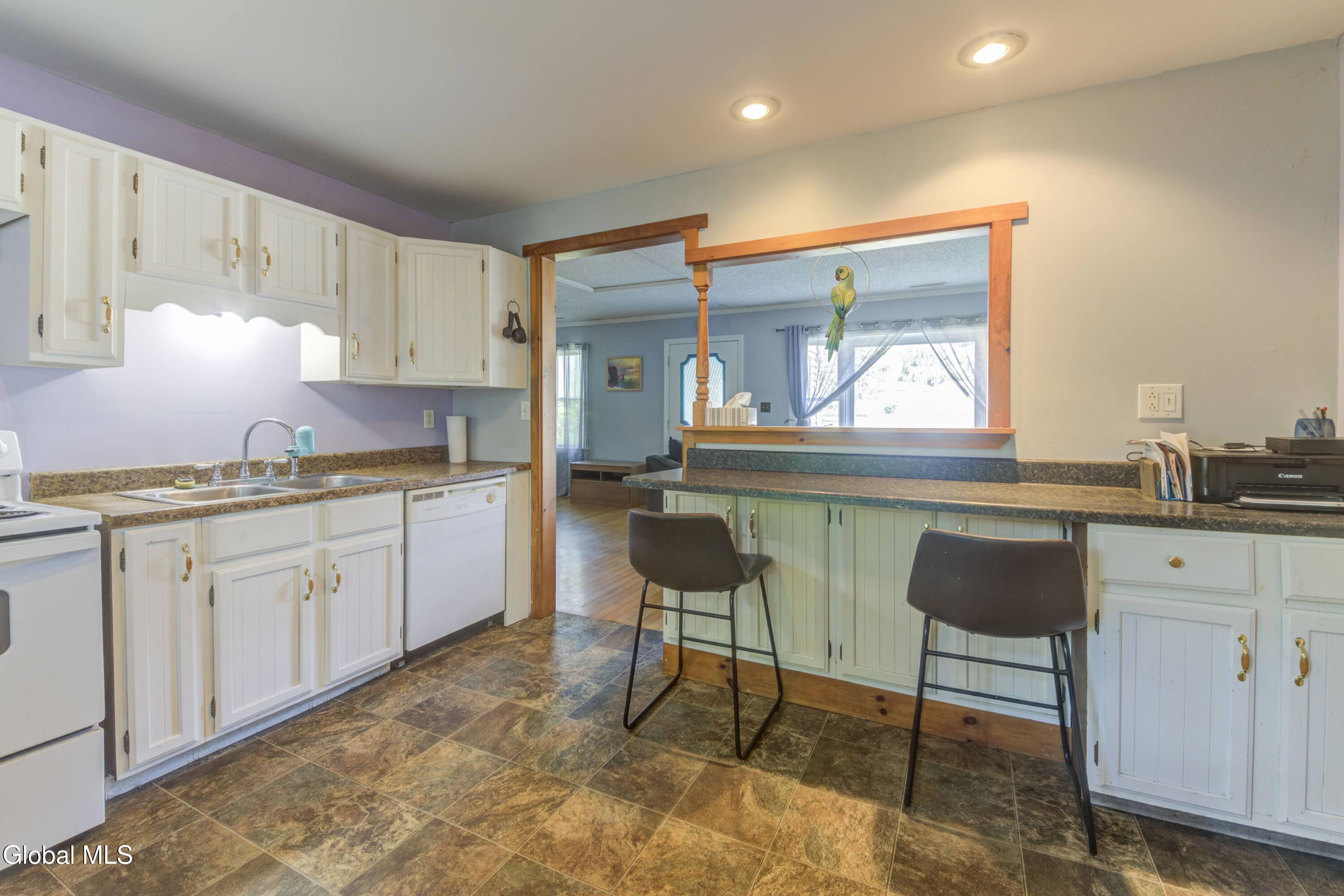 28 Amelia Drive Schenectady NY 12309