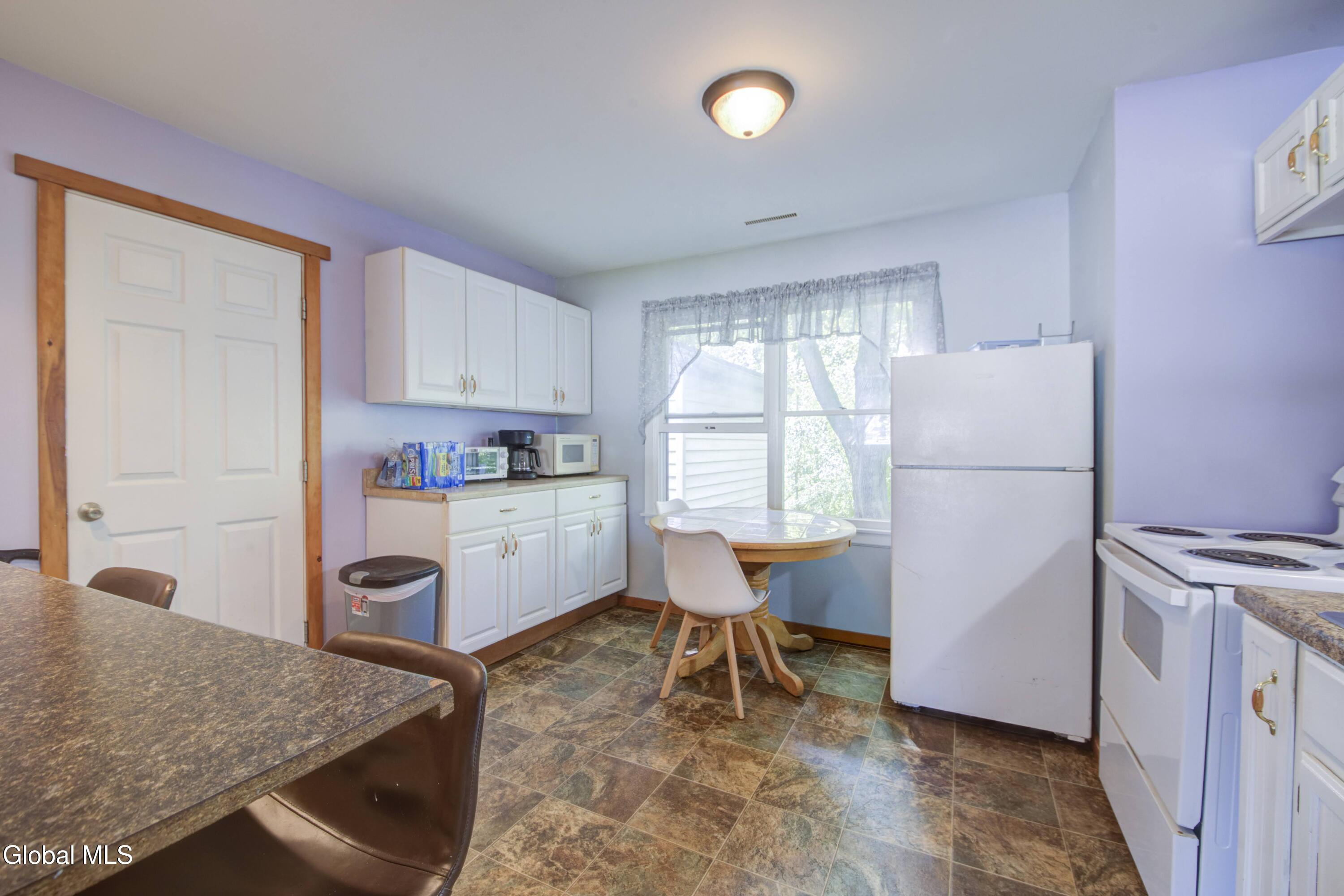 28 Amelia Drive Schenectady NY 12309