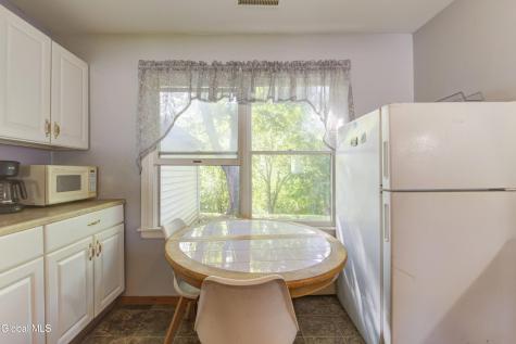 28 Amelia Drive Schenectady NY 12309