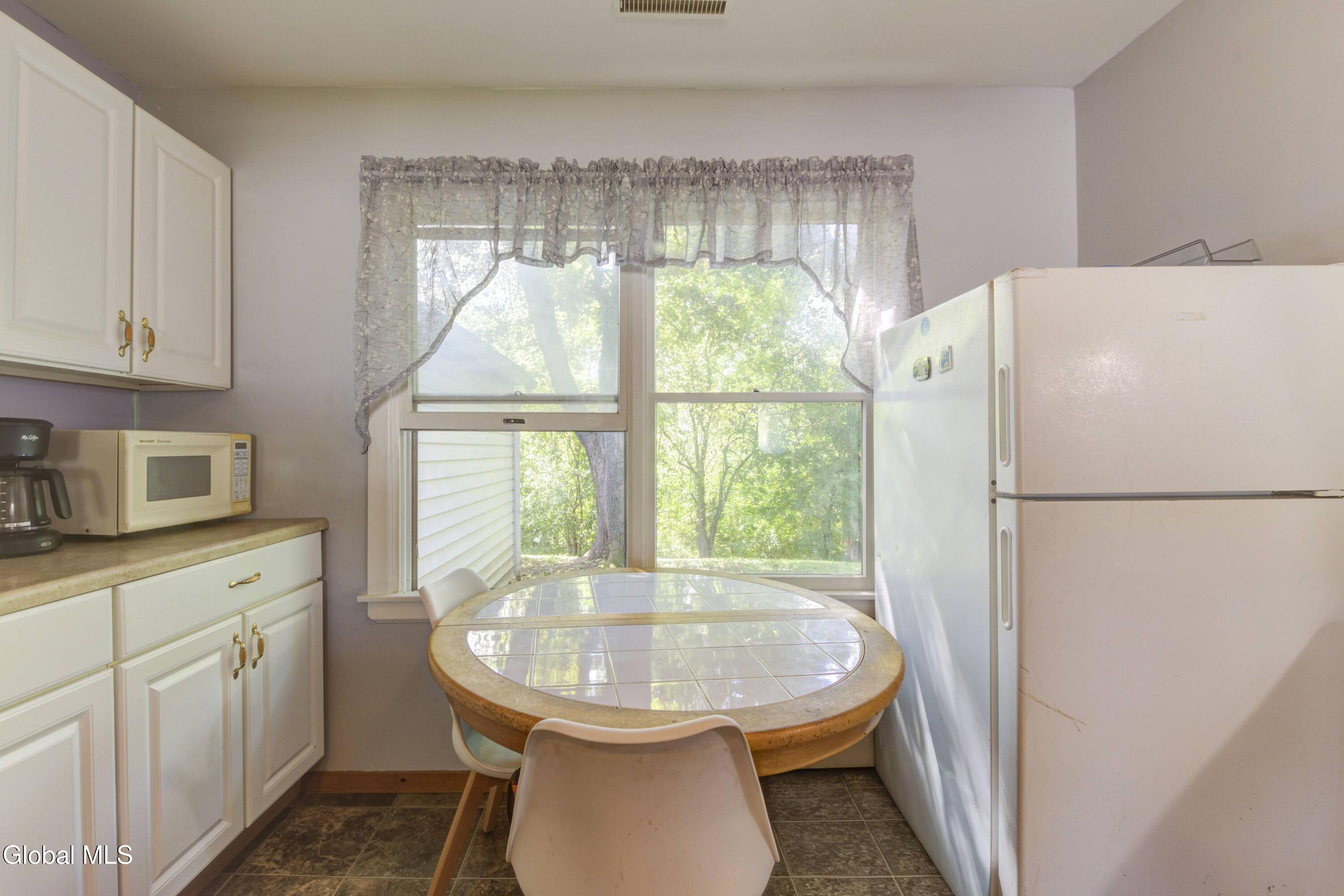 28 Amelia Drive Schenectady NY 12309
