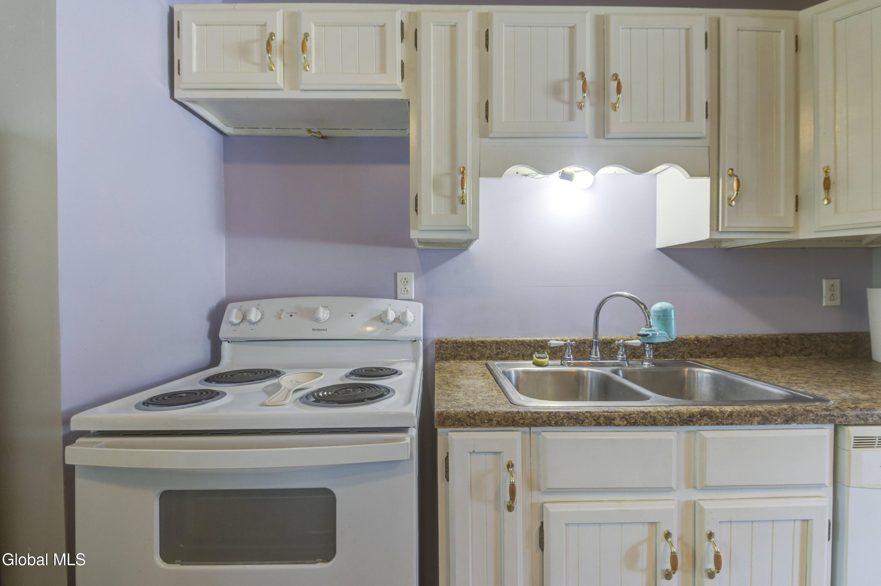 28 Amelia Drive Schenectady NY 12309
