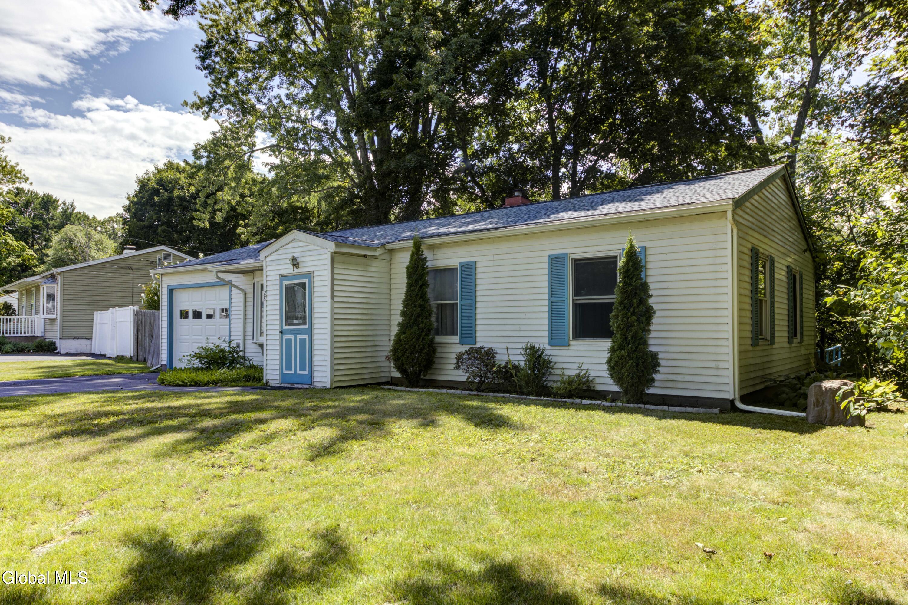 28 Amelia Drive Schenectady NY 12309