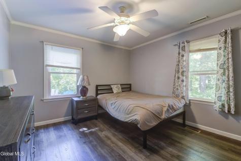 28 Amelia Drive Schenectady NY 12309