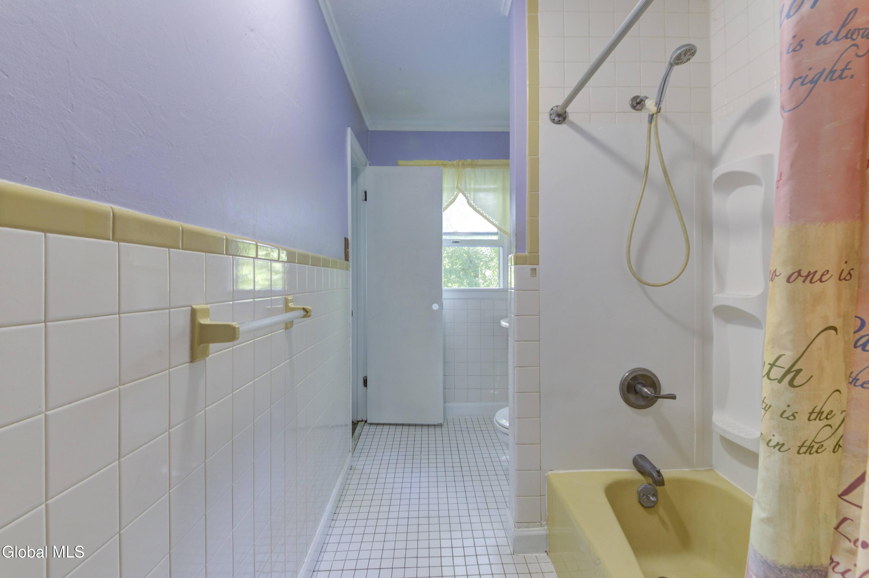 28 Amelia Drive Schenectady NY 12309