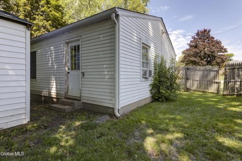 28 Amelia Drive Schenectady NY 12309