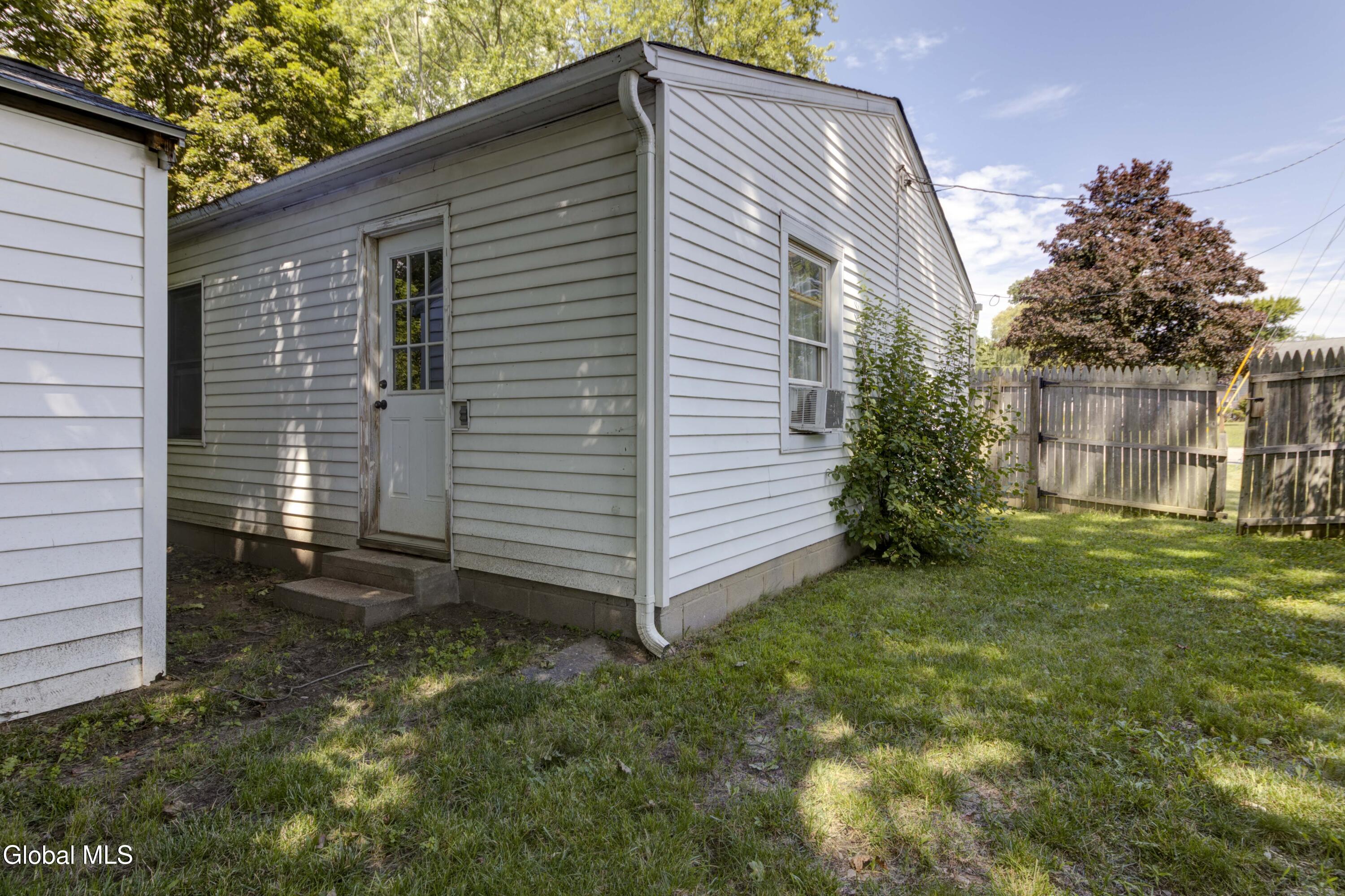 28 Amelia Drive Schenectady NY 12309