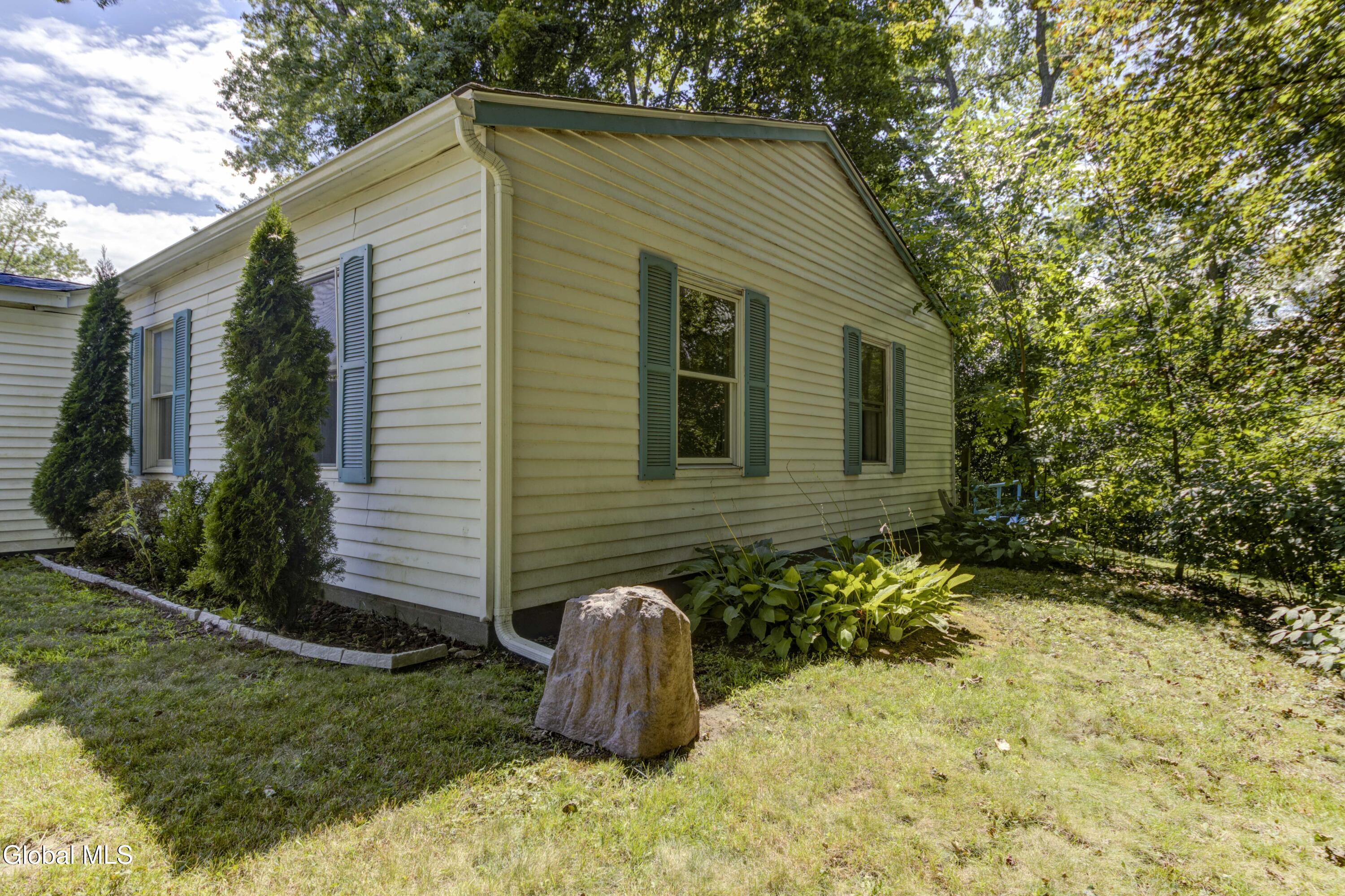 28 Amelia Drive Schenectady NY 12309