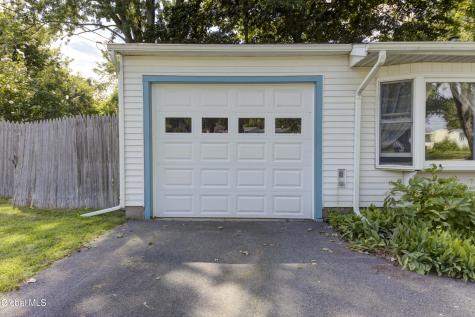 28 Amelia Drive Schenectady NY 12309