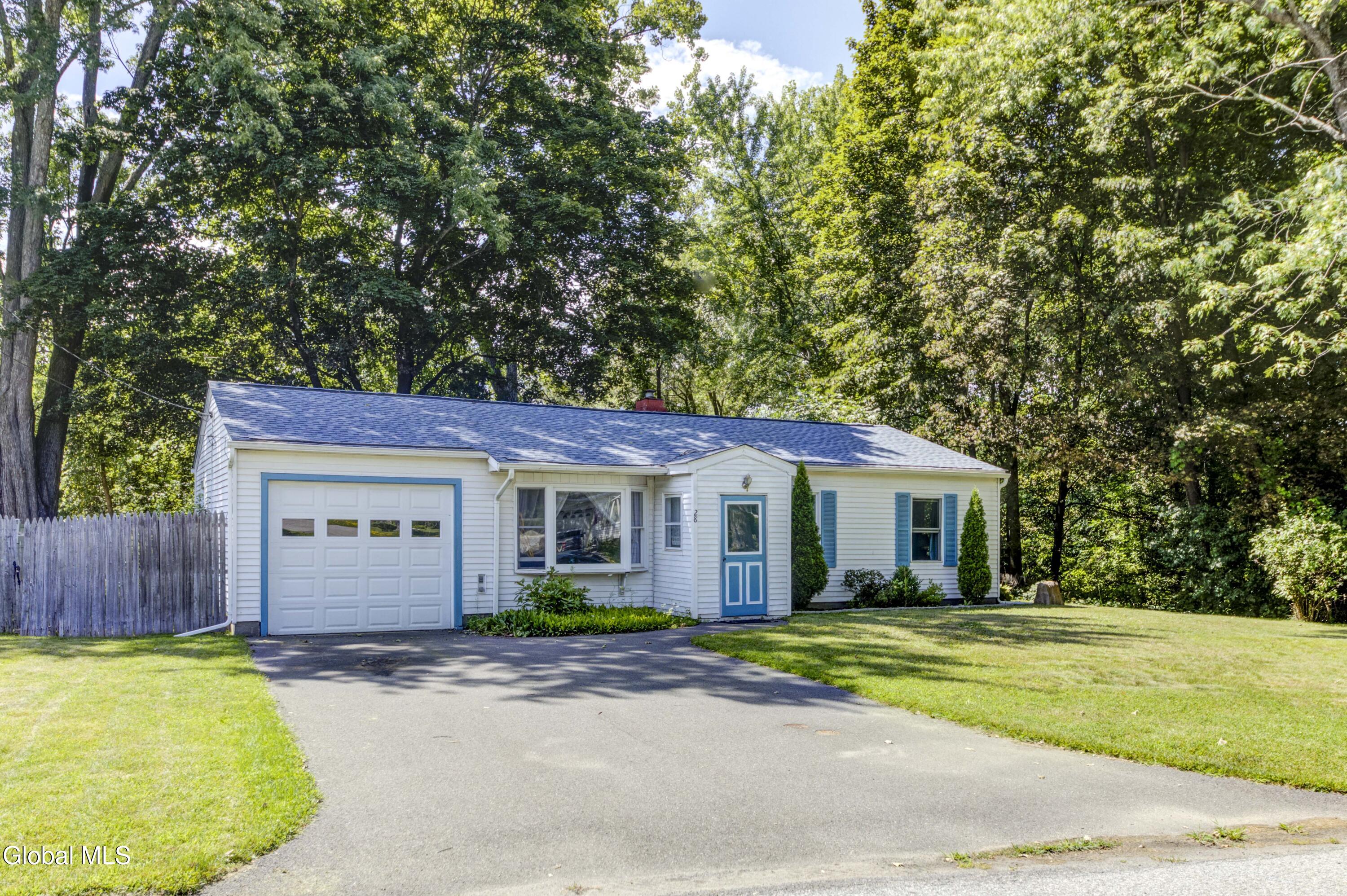 28 Amelia Drive Schenectady NY 12309