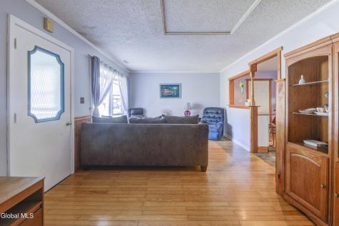 28 Amelia Drive Schenectady NY 12309