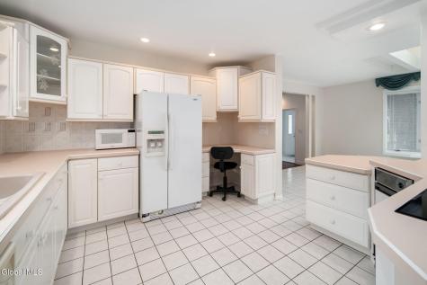 6 Quaker Drive Schenectady NY 12309