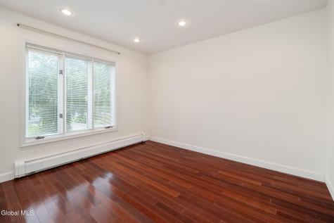 6 Quaker Drive Schenectady NY 12309