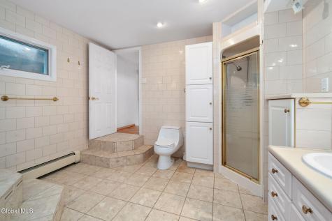 6 Quaker Drive Schenectady NY 12309