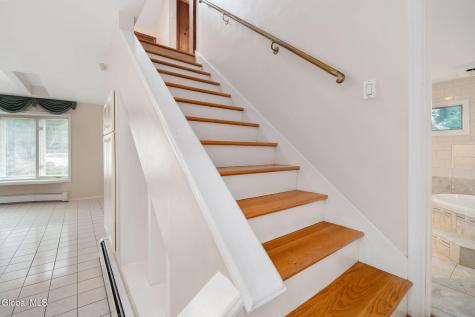 6 Quaker Drive Schenectady NY 12309