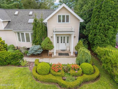 6 Quaker Drive Schenectady NY 12309