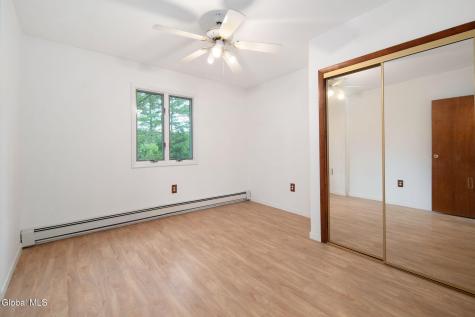 6 Quaker Drive Schenectady NY 12309
