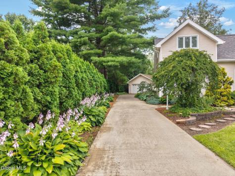 6 Quaker Drive Schenectady NY 12309
