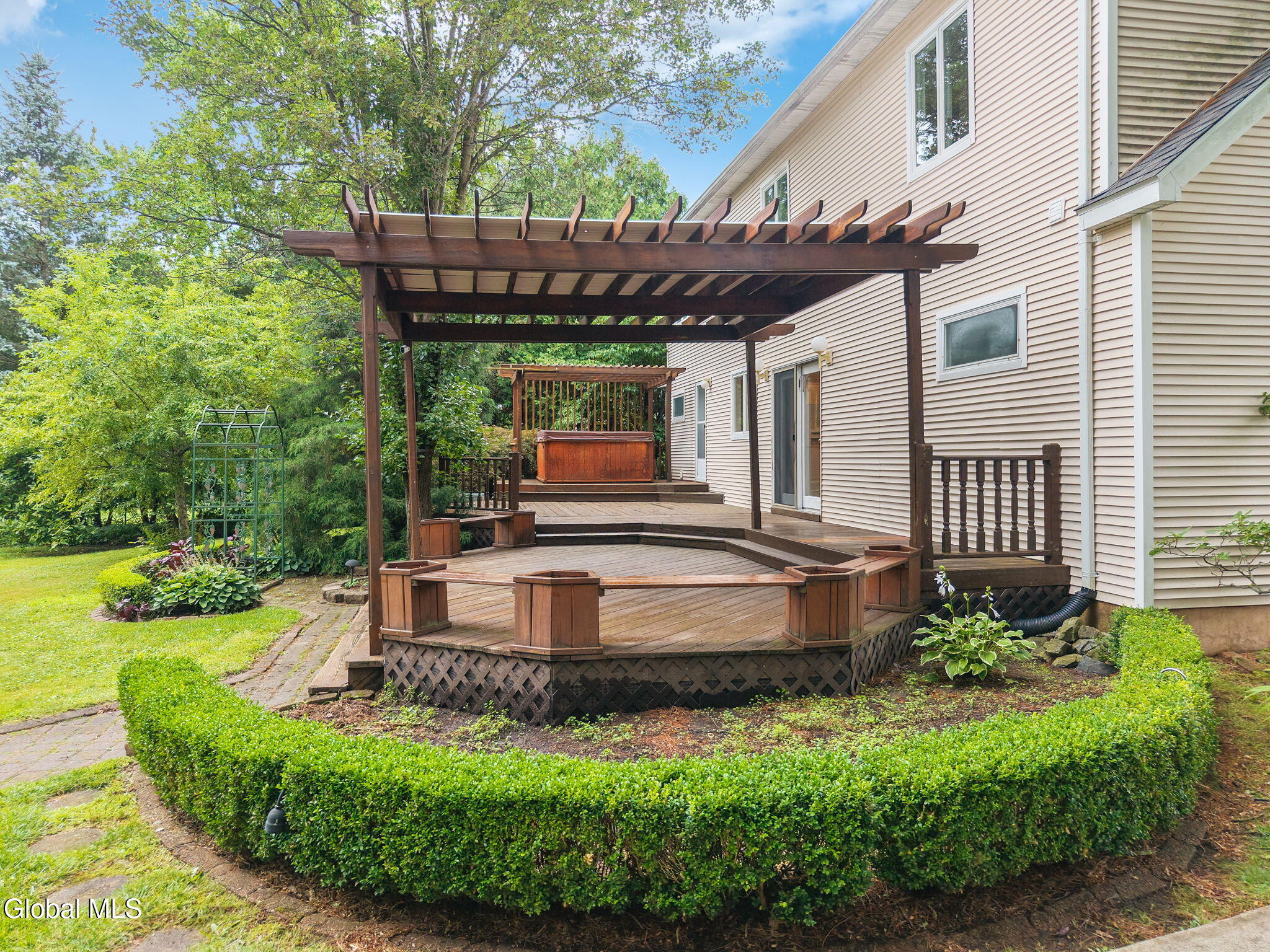 6 Quaker Drive Schenectady NY 12309
