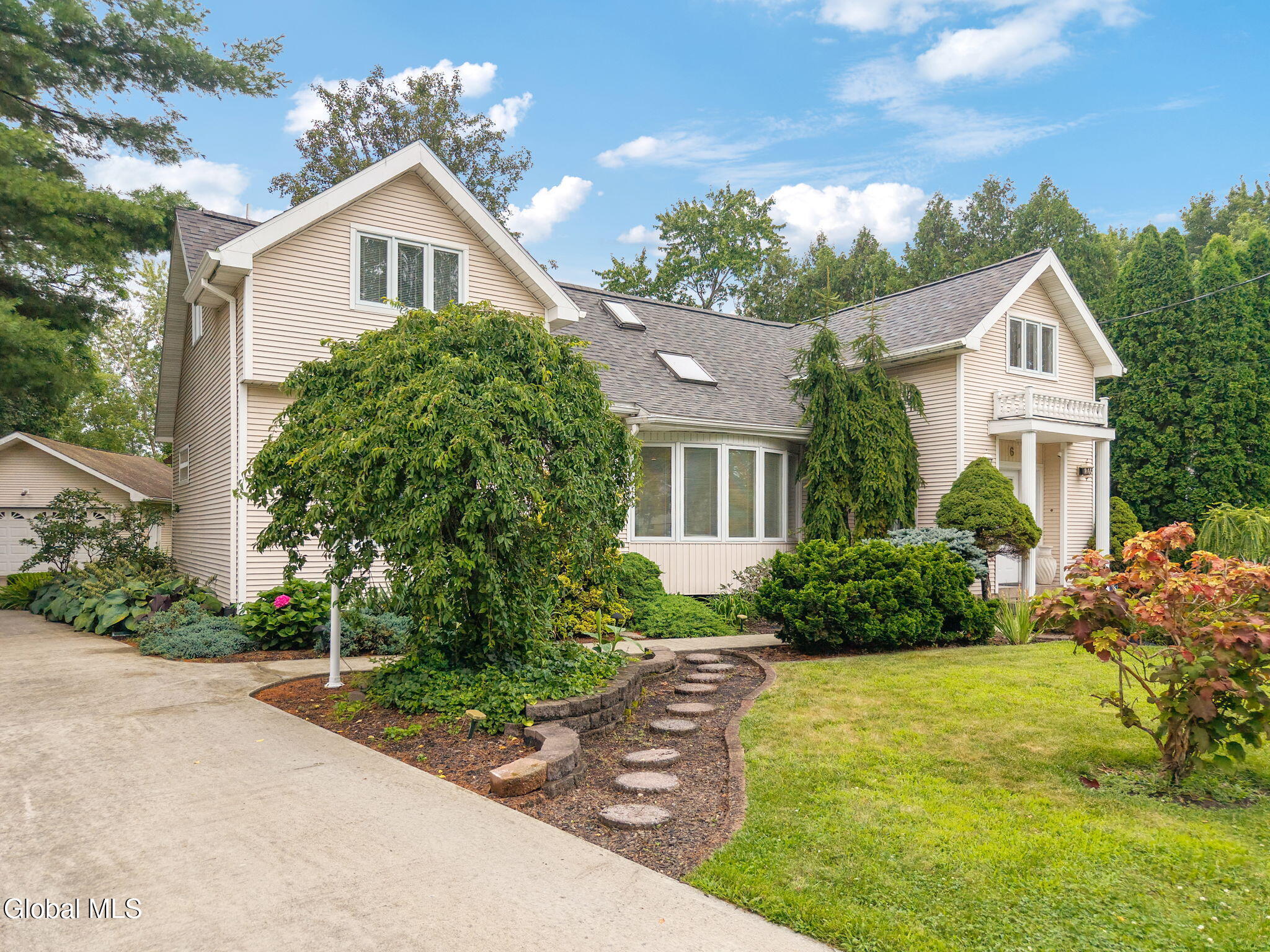 6 Quaker Drive Schenectady NY 12309