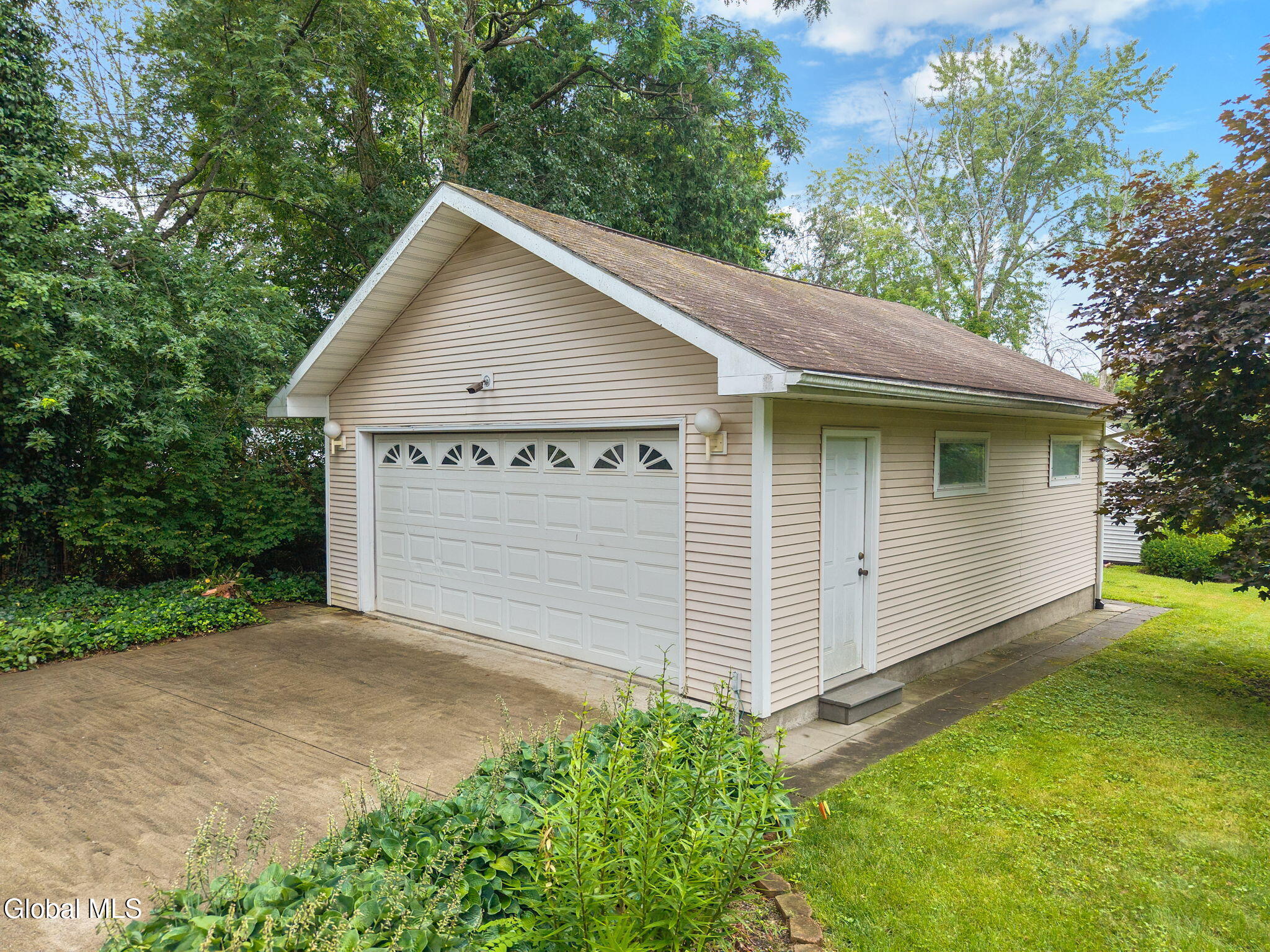 6 Quaker Drive Schenectady NY 12309