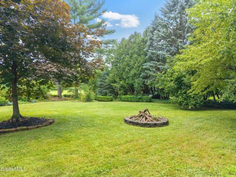 6 Quaker Drive Schenectady NY 12309