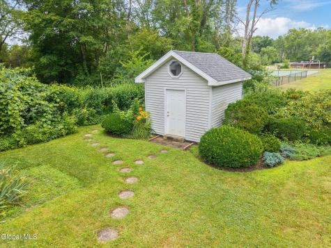6 Quaker Drive Schenectady NY 12309