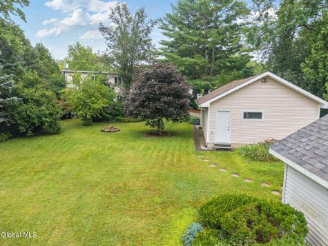 6 Quaker Drive Schenectady NY 12309