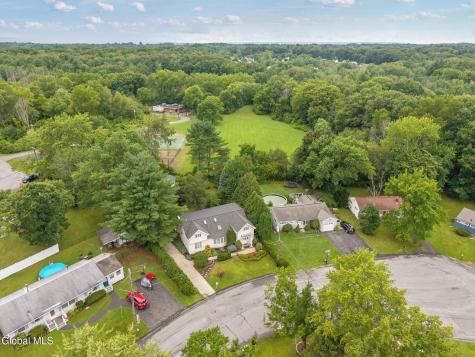 6 Quaker Drive Schenectady NY 12309
