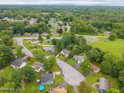 6 Quaker Drive Schenectady NY 12309