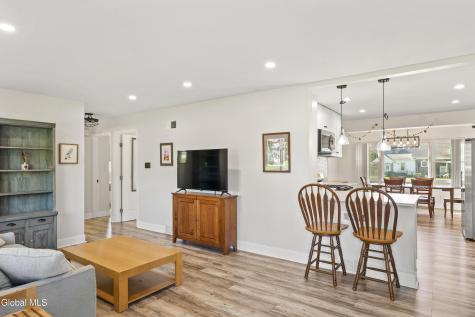 14 Marie Parkway Loudonville NY 12211