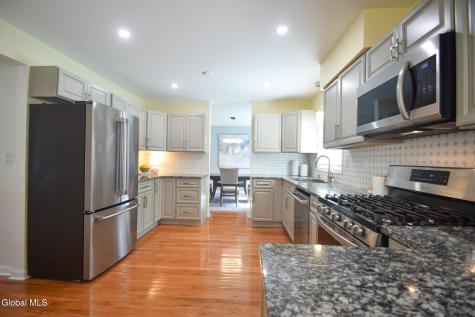 18 Esopus Drive Clifton Park NY 12065
