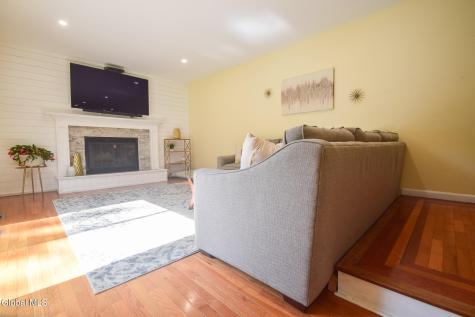 18 Esopus Drive Clifton Park NY 12065