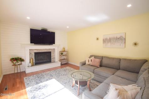 18 Esopus Drive Clifton Park NY 12065