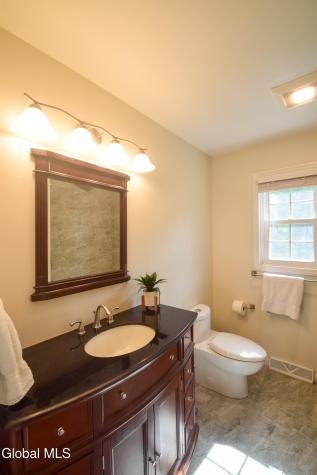18 Esopus Drive Clifton Park NY 12065