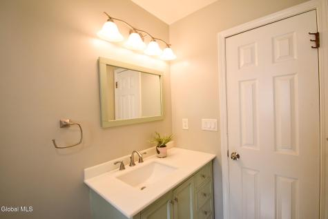 18 Esopus Drive Clifton Park NY 12065