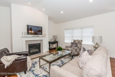 90 Lakepointe Way Saratoga Springs NY 12866
