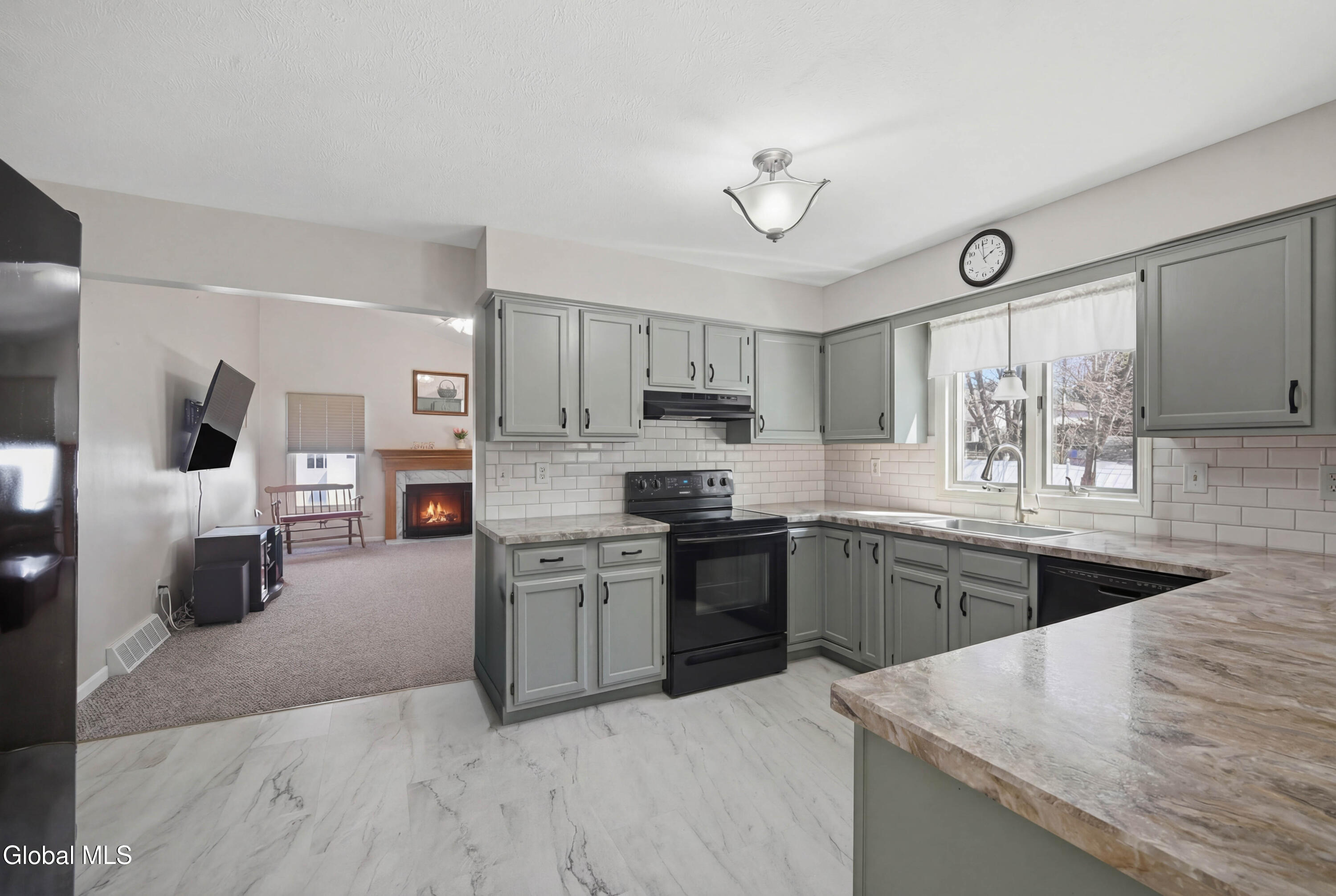 24 Squire Road Schenectady NY 12304